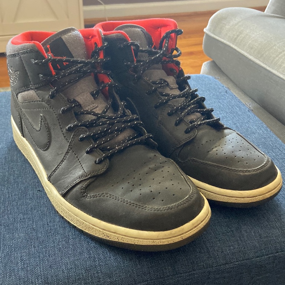 Jordan 1 Mid ‘Holiday’(2015) Men’s size 9